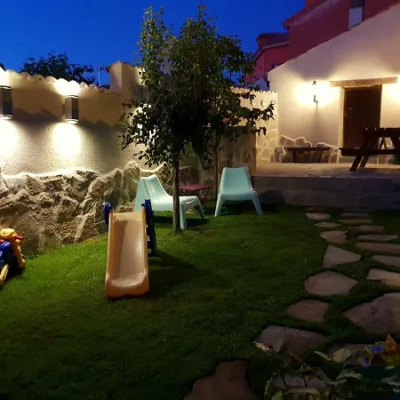 Entreacebedas Rural&Vacaciones, Alojamientos Con Jardin A Una Hora De Madrid Gastronomia Y Ahorro Segovia Exterior photo