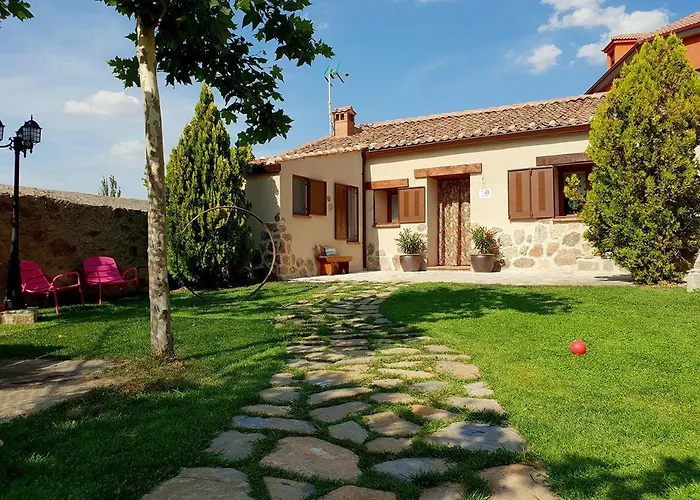 Entreacebedas Rural&Vacaciones, Alojamientos Con Jardin A Una Hora De Madrid Gastronomia Y Ahorro