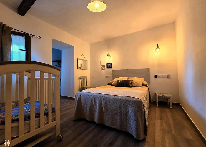 Entreacebedas Rural&Vacaciones, Alojamientos Con Jardin A Una Hora De Madrid Gastronomia Y Ahorro