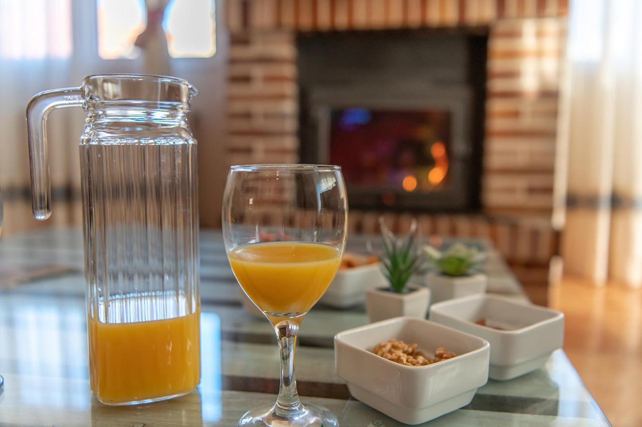 Entreacebedas Rural&vacaciones, Con Jardin A Hora De Madrid Gastronomia Y Ahorro