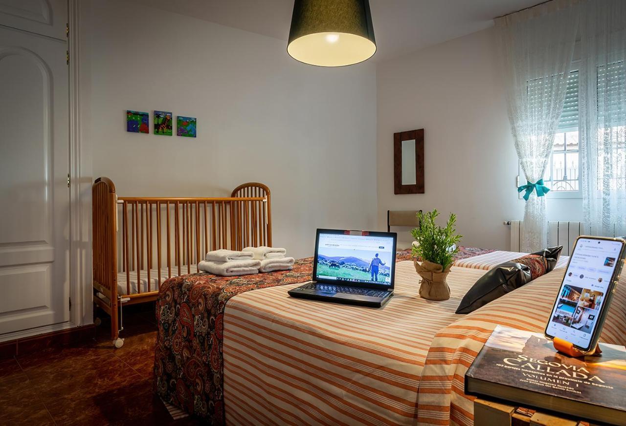 Entreacebedas Rural&vacaciones, Con Jardin A Hora De Madrid Gastronomia Y Ahorro *