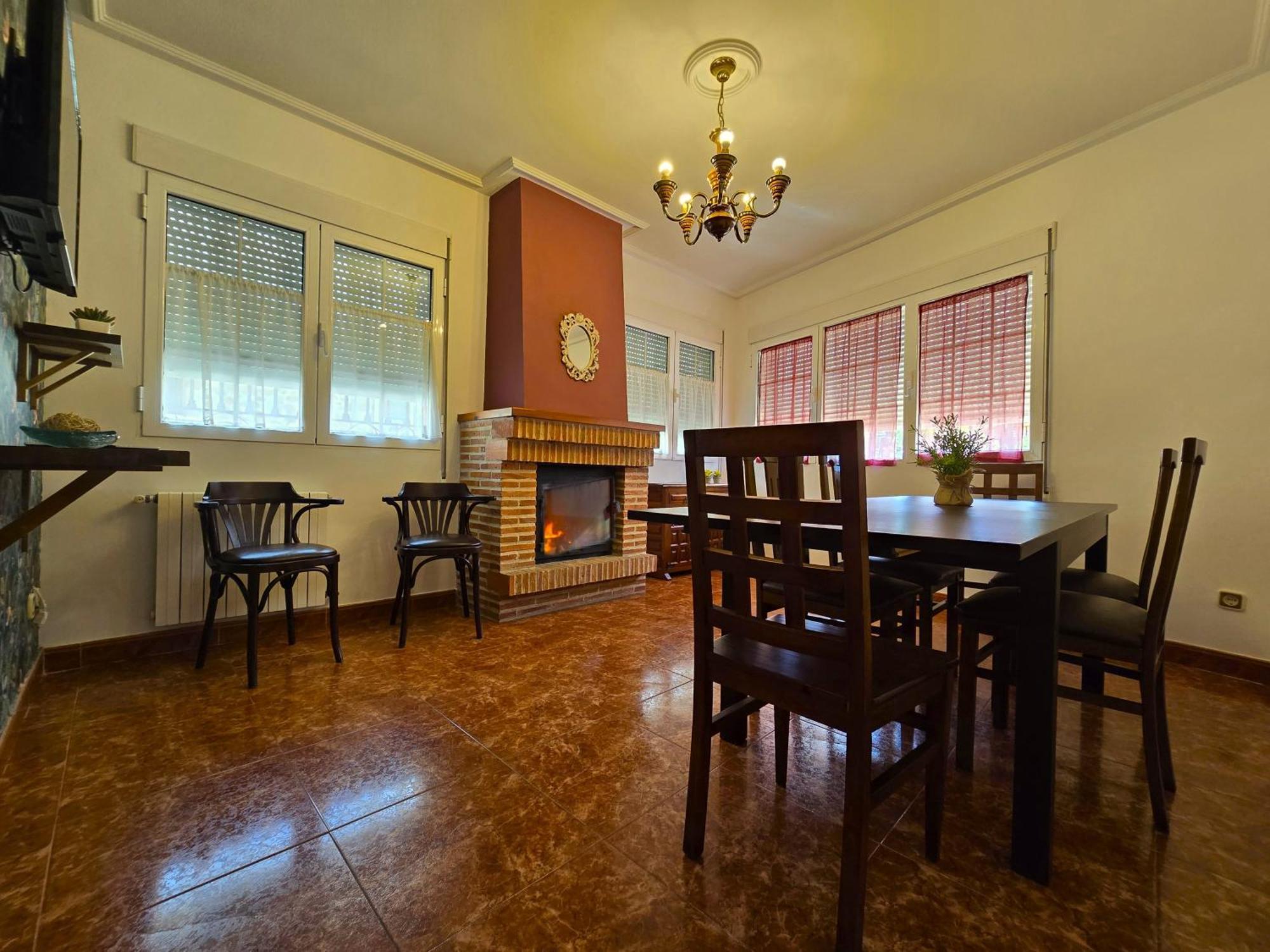 Entreacebedas Rural&vacaciones, Con Jardin A Hora De Madrid Gastronomia Y Ahorro Country house Segovia
