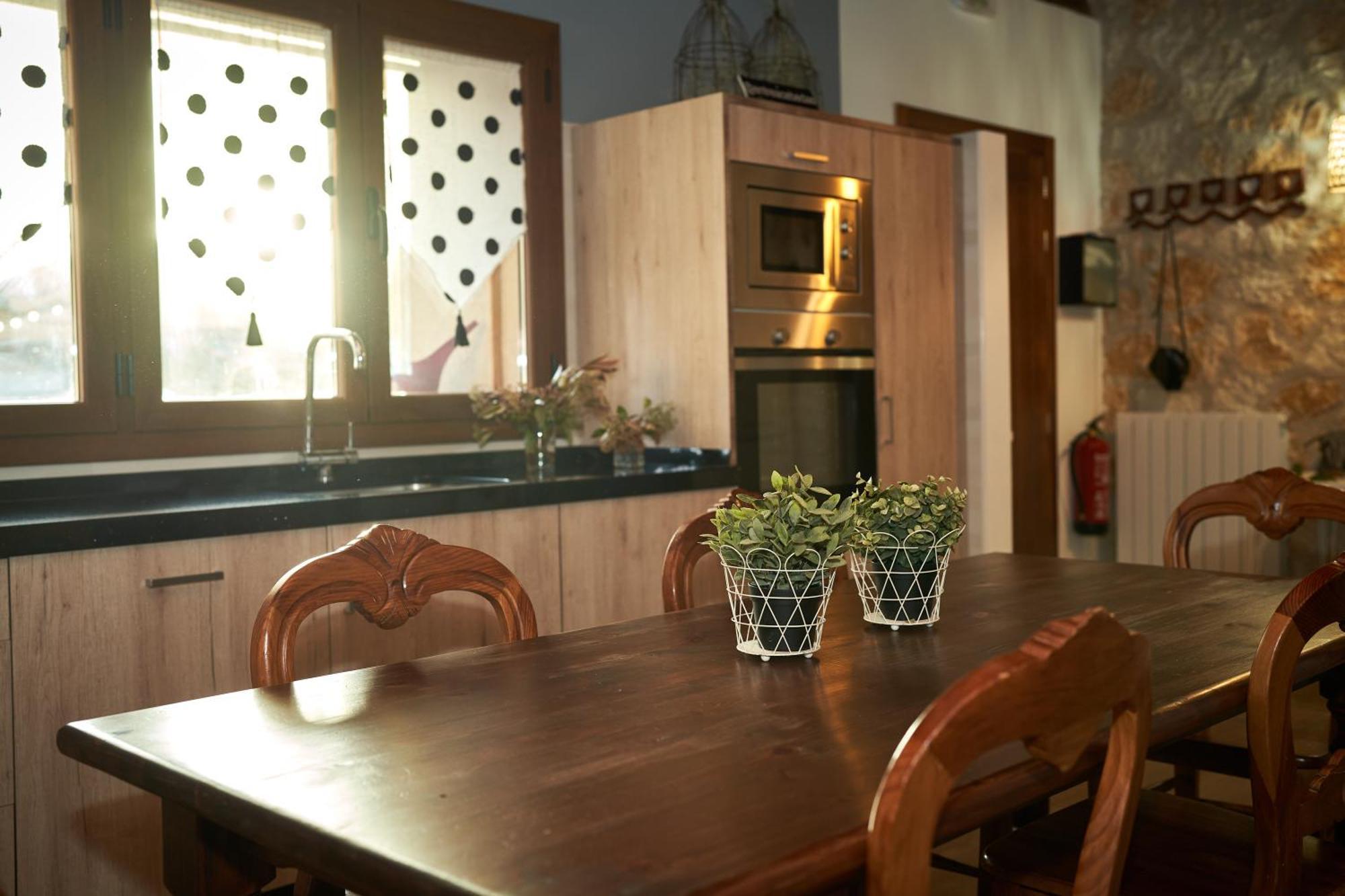 Entreacebedas Rural&vacaciones, Con Jardin A Hora De Madrid Gastronomia Y Ahorro *