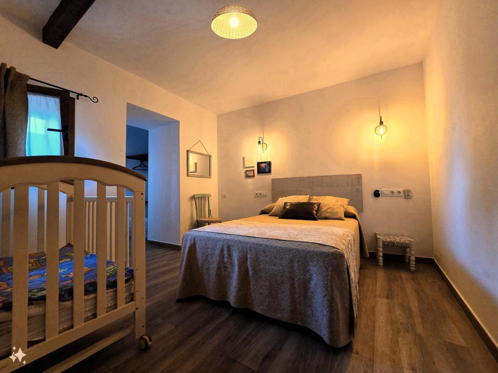 Entreacebedas Rural&vacaciones, Con Jardin A Hora De Madrid Gastronomia Y Ahorro