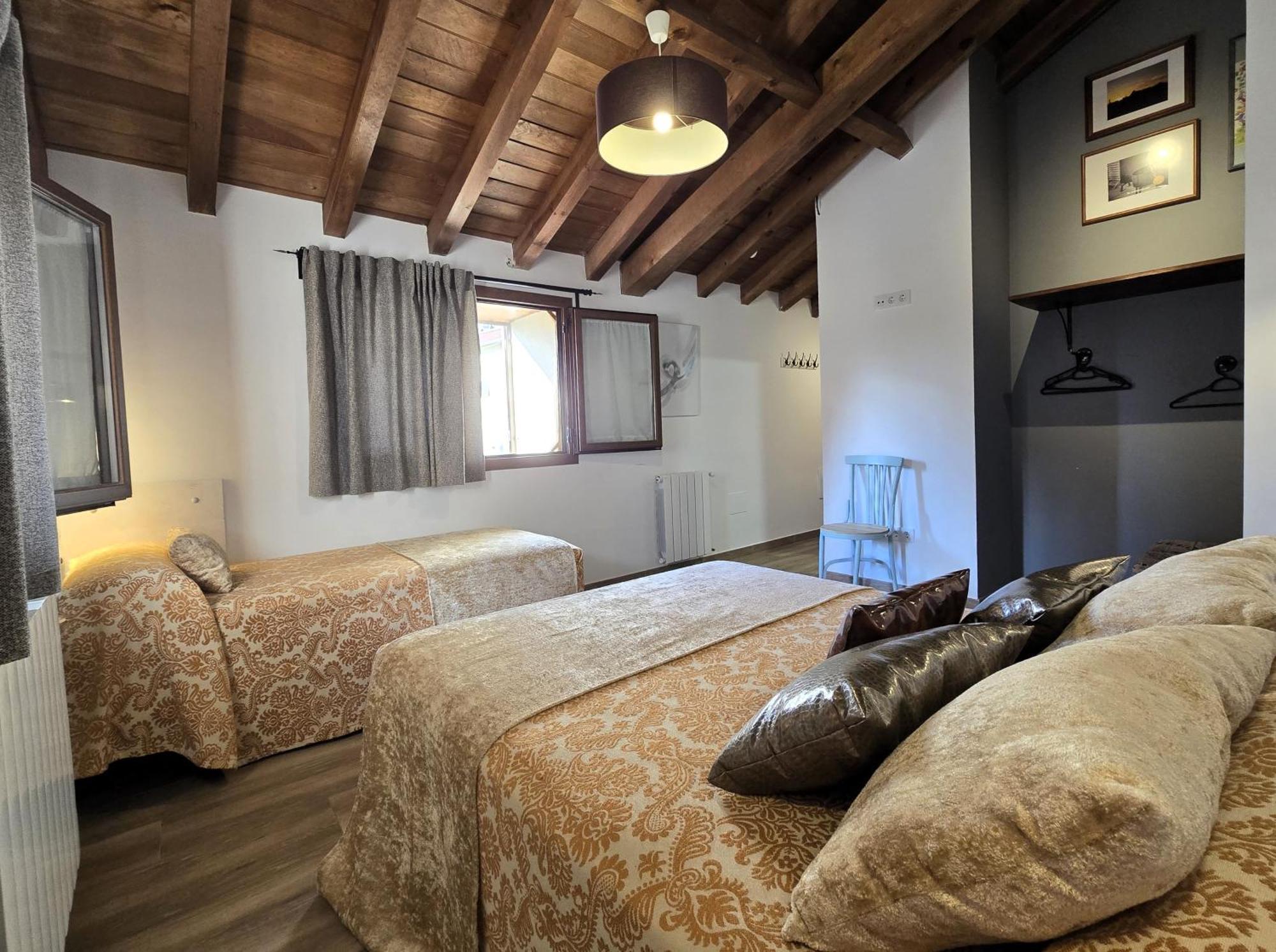 Entreacebedas Rural&vacaciones, Con Jardin A Hora De Madrid Gastronomia Y Ahorro