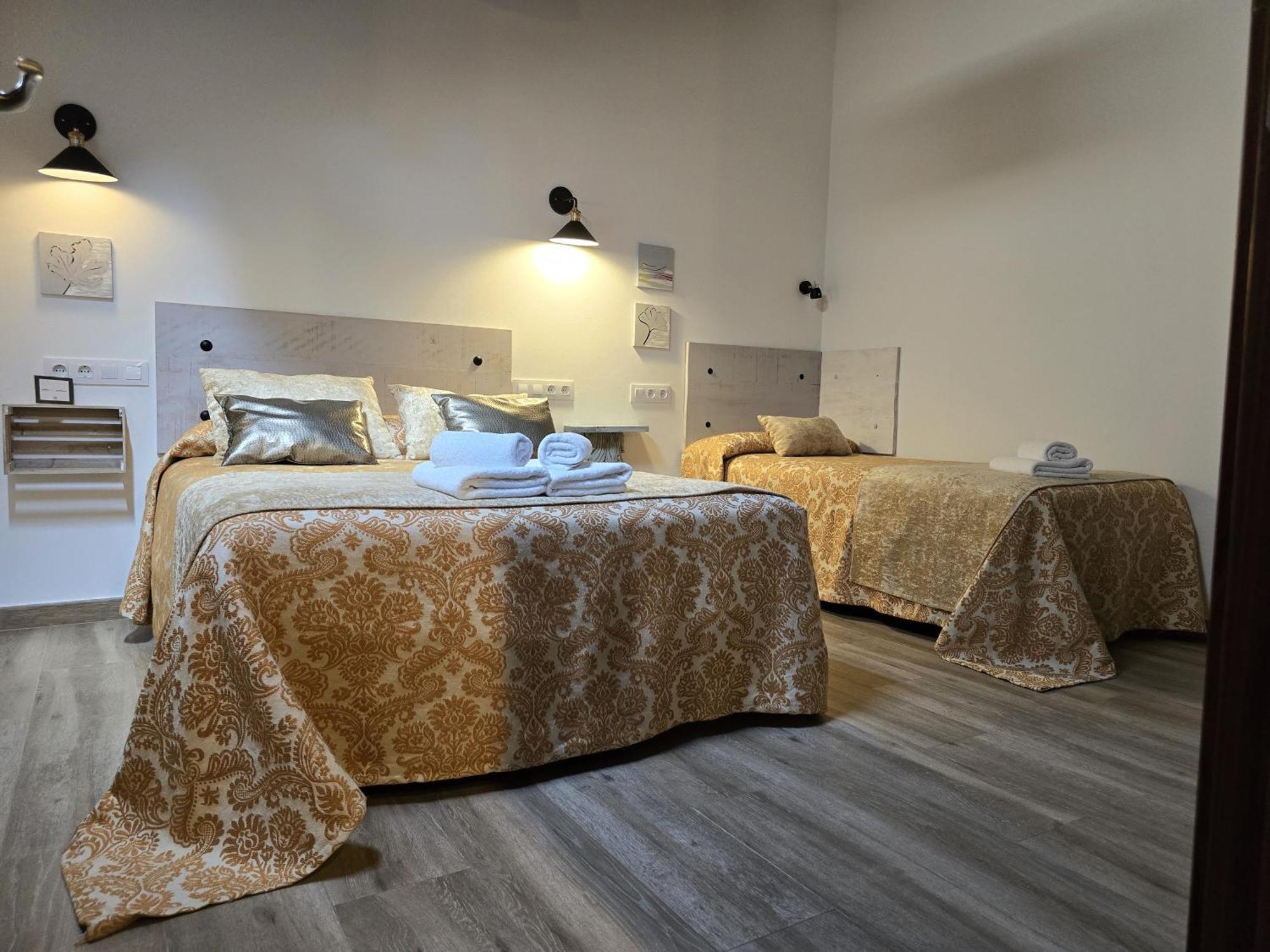 Entreacebedas Rural&vacaciones, Con Jardin A Hora De Madrid Gastronomia Y Ahorro